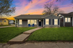 Baytown Home By The Bay visit Calypso Bay Water Park Unidad Skate park and Main Street 5 Star superhost